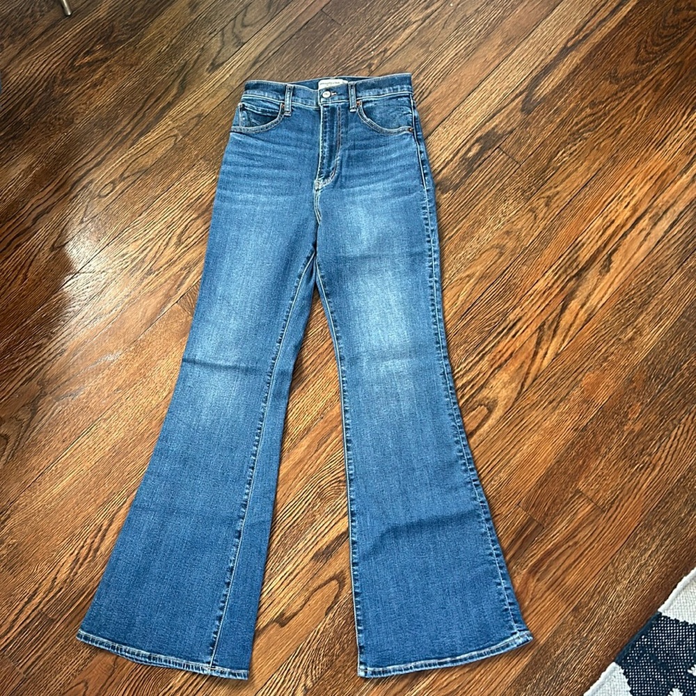 Abercrombie Curve Love Ultra High Rise “The Flare” Jeans. Size 27,regular length